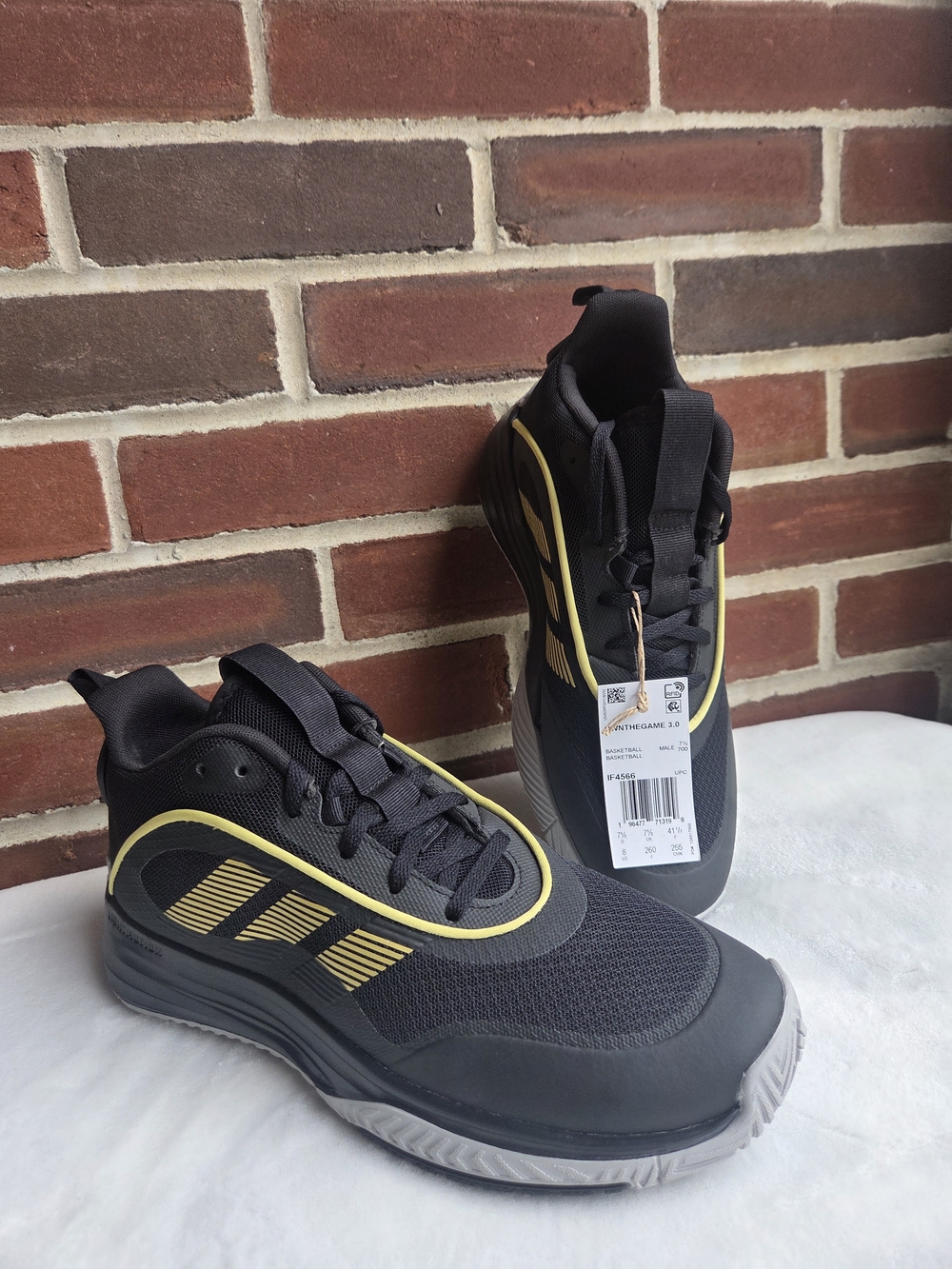adidas Own The Game 3.0 Men’s Size 8 Black Gold Basketball Shoes NWT - Picture 2 of 7